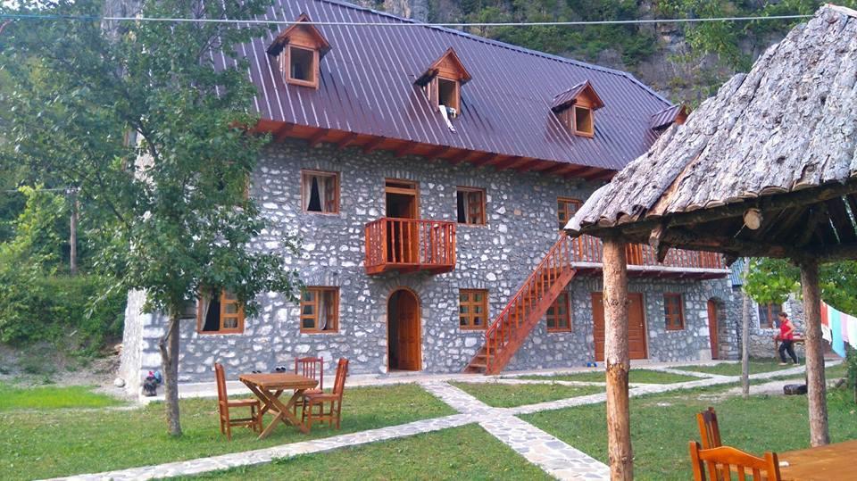 Bujtina Berishta Theth Hotel Buitenkant foto