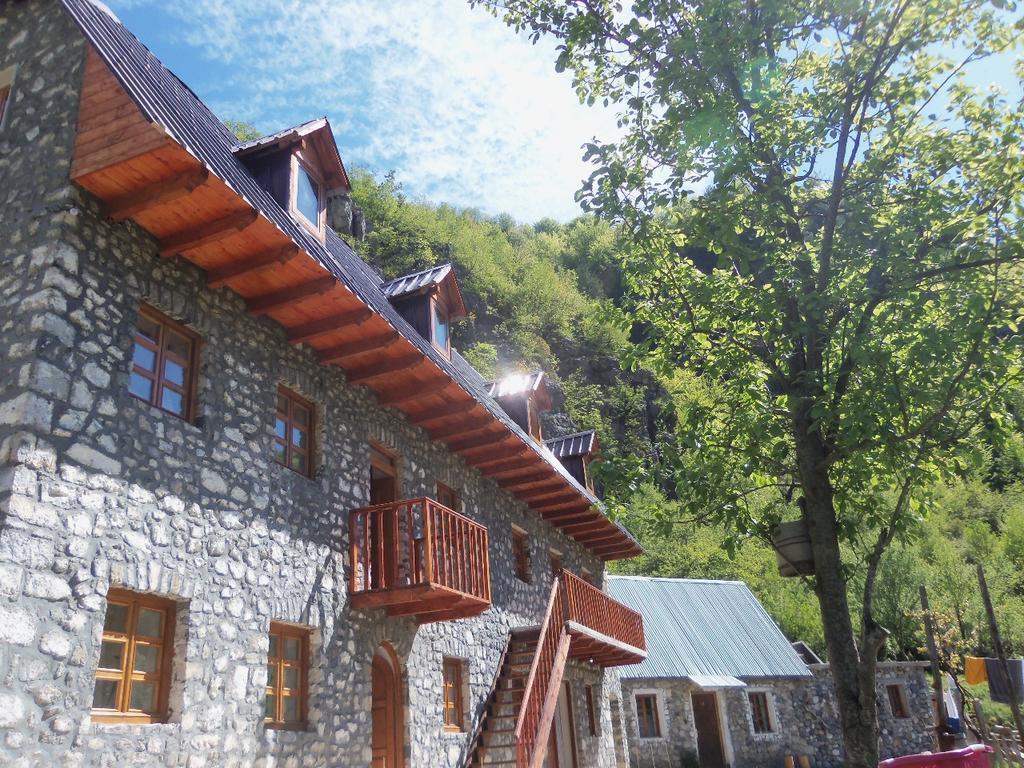 Bujtina Berishta Theth Hotel Buitenkant foto