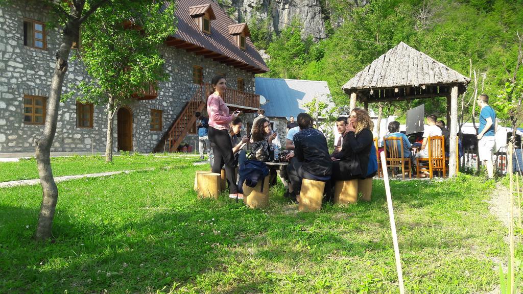 Bujtina Berishta Theth Hotel Buitenkant foto