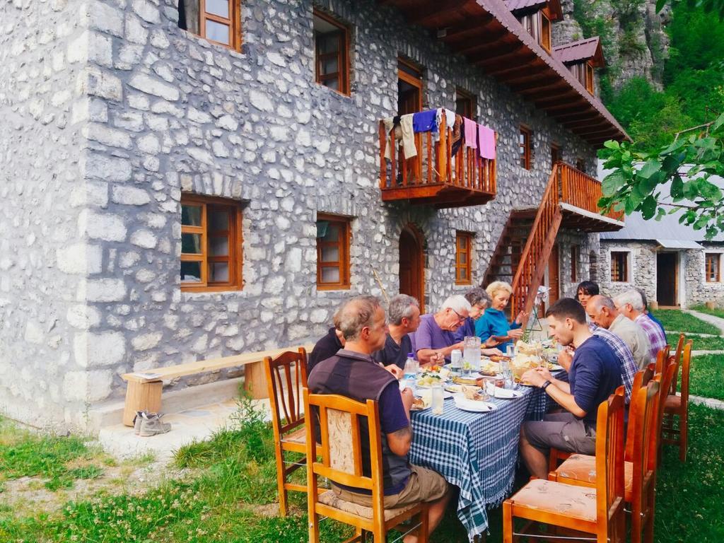 Bujtina Berishta Theth Hotel Buitenkant foto