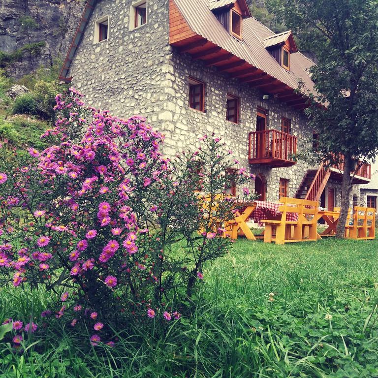 Bujtina Berishta Theth Hotel Buitenkant foto